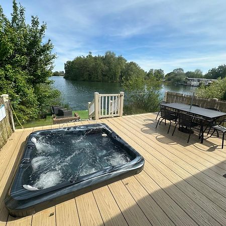 Lakeside Retreat 2 With Hot Tub, Private Fishing Peg Situated At Tattershall Lakes Country Park Εξωτερικό φωτογραφία