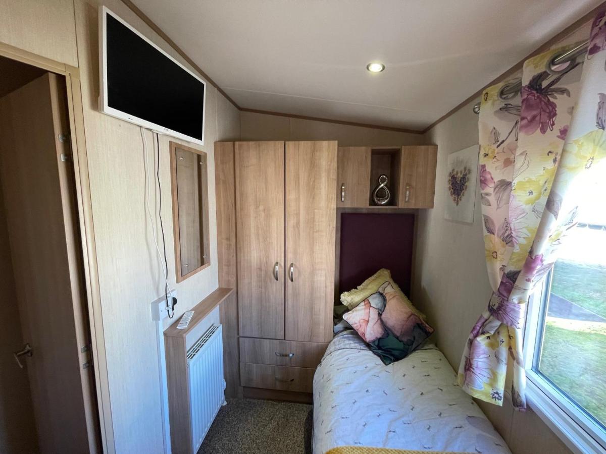 Lakeside Retreat 2 With Hot Tub, Private Fishing Peg Situated At Tattershall Lakes Country Park Εξωτερικό φωτογραφία