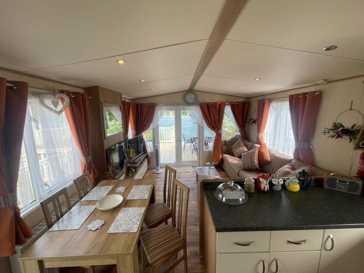 Lakeside Retreat 2 With Hot Tub, Private Fishing Peg Situated At Tattershall Lakes Country Park Εξωτερικό φωτογραφία