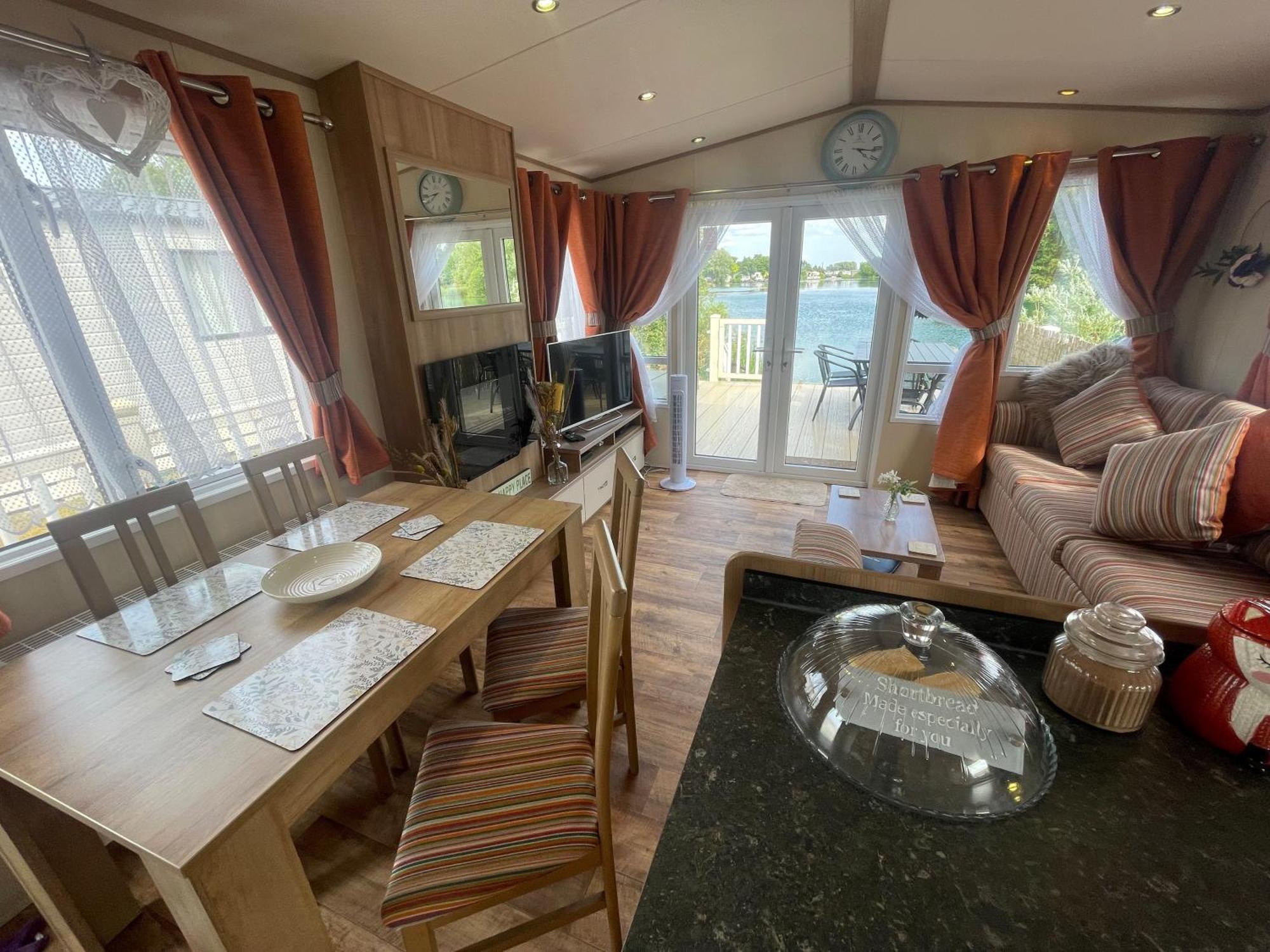 Lakeside Retreat 2 With Hot Tub, Private Fishing Peg Situated At Tattershall Lakes Country Park Εξωτερικό φωτογραφία