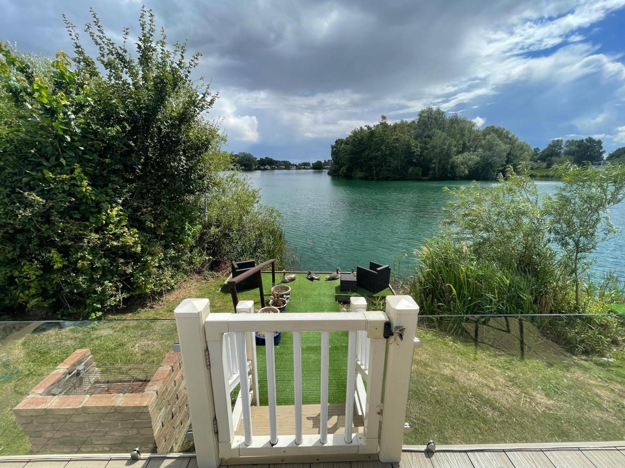 Lakeside Retreat 2 With Hot Tub, Private Fishing Peg Situated At Tattershall Lakes Country Park Εξωτερικό φωτογραφία